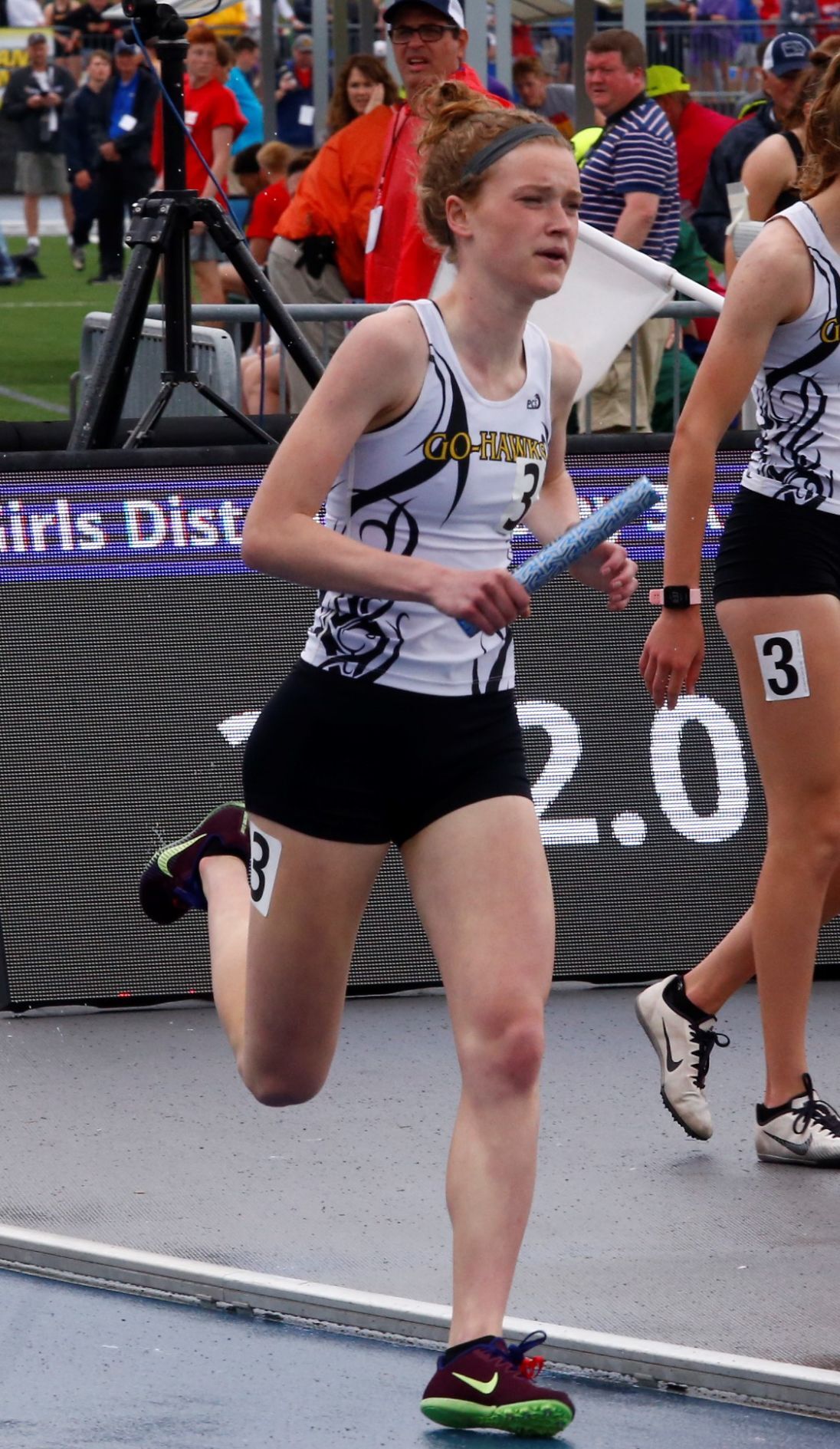 Emma Hoins distance medley anchor